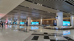 董宇辉山东行直播被陌生女子泼水，回应称此行短暂美好